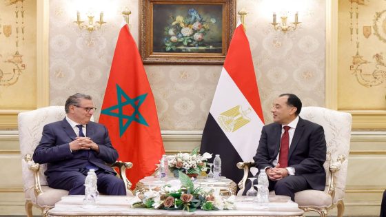 زيارة أخنوش إلى القاهرة: إعادة ضبط البوصلة الاستراتيجية للشراكة المغربية–المصرية