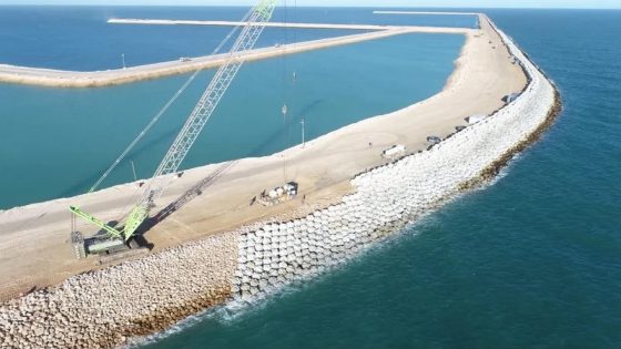 ميناء الداخلة الأطلسي يواصل تقدمه.. مشروع استراتيجي يعزز طموح المغرب نحو غرب إفريقيا